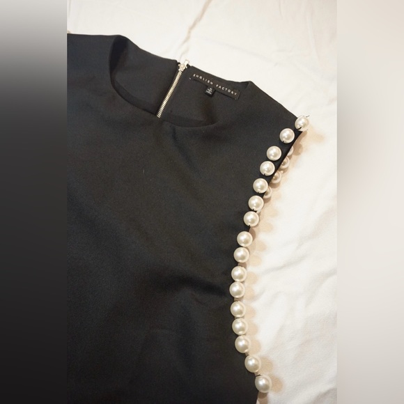 Dress with pearl - Picture 4 of 6